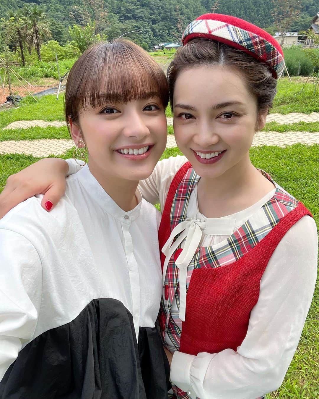 平祐奈のインスタグラム：「❤️🤍💚 今夜はもしツア！！ お姉ちゃんが帰ってきた〜！！👒　  灼熱の秩父で美味しい冷やしラーメン食べて久々ルーレットしたりラフティングして川に　引きずられたりとにかく とっっっっっても楽しいロケでした🕺🕺🕺  お母さんということを忘れてるくらい全力で 楽しんでる姉を見られて妹も嬉しかったです♡ 姉妹共演を2回も叶えて下さったもしツア✨ ありがとうございます😭  今夜6:30~みてね🫶 衣装は🏷」