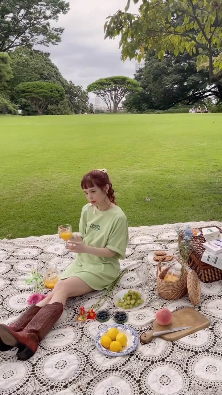 のインスタグラム：「🍋🍒🍇🍑🫐🍋🍒🍇🍑🫐 8/12(Fri.)21:00~8/16(Tue.)23:59  限定受注 Fruits Save Me series 🍋🍒🍇🍑🫐🍋🍒🍇🍑🫐  プリントと刺繍をくみ合わせ、フルーツからもらえるポジティブなパワーをデザインに落とし込みました🫶🏻 ただいま販売中です！  #dearsisterhood  今回も、マネージャー　あーやがかわいいリール作ってくれた！ いつもありがとう❤️」