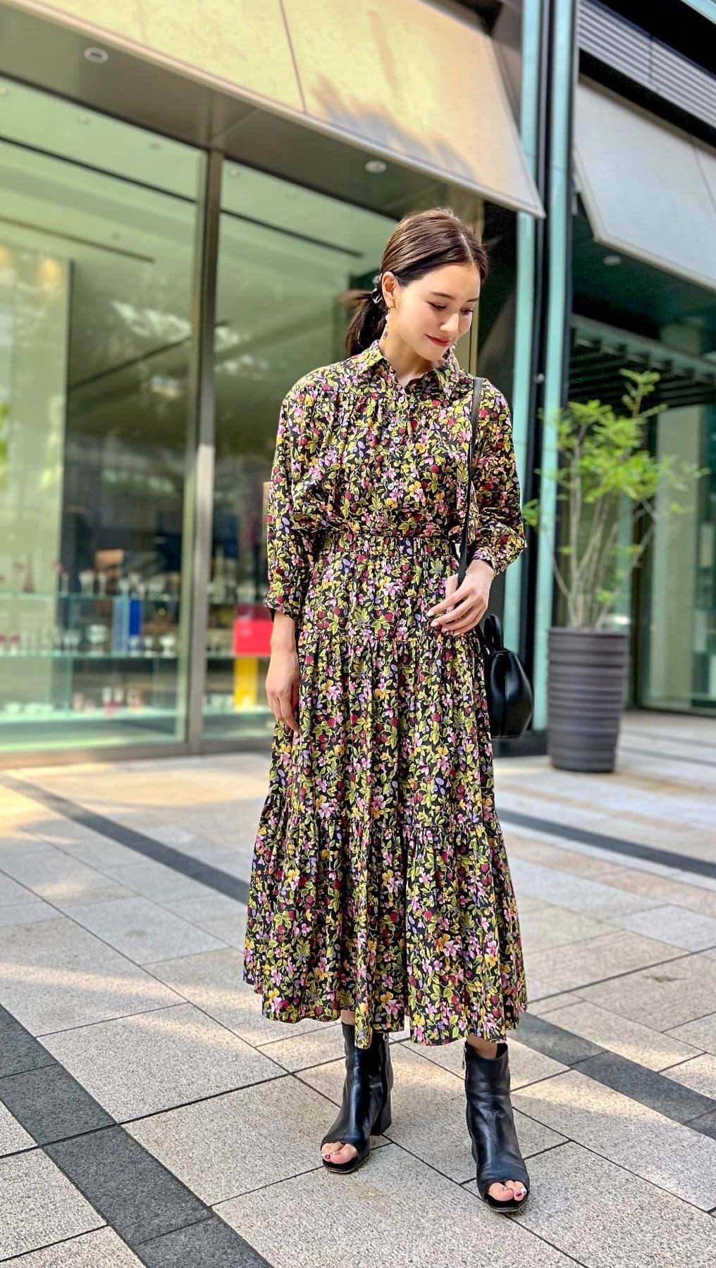 のインスタグラム：「昨日の投稿のリール版💗 夏風邪ひどくて声出なかったからお粥たべた日🌸 声治ったらado歌いたい🎵逆光歌ったら気持ちよさそう！ . 今日は台風が大変そうですね！みなさんお気をつけて！ . #六本木 #roppongi #お粥 #夏風邪 #onepiecefilmred #ado #onepiece #コーデ #りなまるコーデ」
