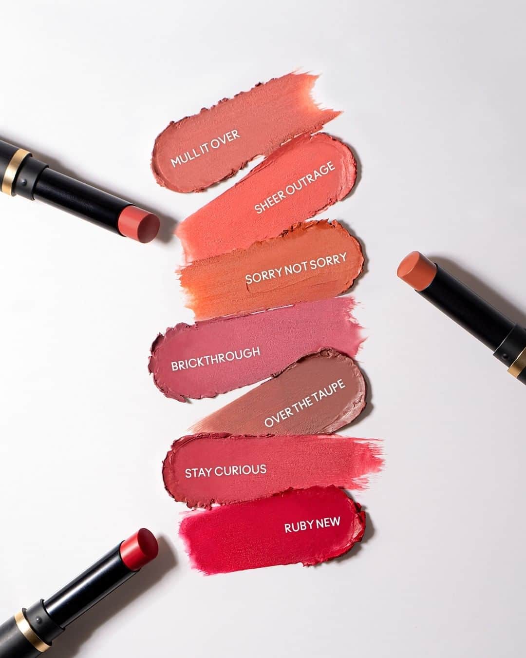 M∙A∙C Cosmetics Japanのインスタグラム：「ひと塗りで濃密な発色、クセになる無重力な付け心地💭リップとチークのマルチユースが魅力の新リップスティックはチェックしましたか？💄 見たままの発色を叶える12色のトレンドカラーをお近くのM･A･Cカウンターあるいは公式オンラインでチェックして💋 　 ■パウダー キス ベルベット ブラー スリム リップスティック 　 画像1枚目： 💄マル イット オーバー 💄シアー アウトレイジ 💄ソーリー ノット ソーリー 💄ブリックスルー 💄オーバー ザ トープ 💄ステイ キュリアス 💄ルビー ニュー  画像2枚目： 💄ジンジャーエラ 💄スウィート シナモン 💄ワイルド スマック 💄デボーテッド トゥ デンジャー 💄ホット パプリカ  Regram from @maccosmeticskorea  #MACPOWDERKISS #MACパウダーキス  ＼公式オンライン限定／ 8月14日(日) 23:59まで全国送料＆代引き手数料無料✨さらに税込9,900円以上ご購入でリップスティック(MINI M·A·C) ルビー ウー トーキョー*をプレゼント中💄 *条件を満たすとプレゼントはカートに自動で追加されます」