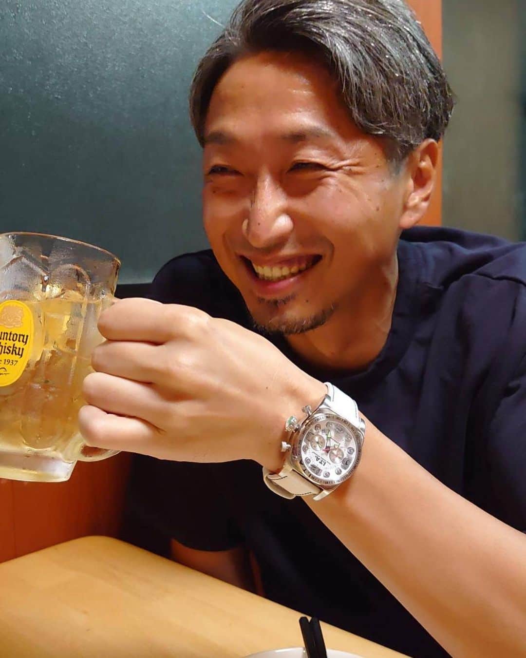 大野篤史のインスタグラム：「45歳初日も"濃い"1日でした。  #お祝いメッセージありがとう😊 #around50 #お気に入りの腕時計  @lsd_hiroshima  @i.t.a.watch_jp」