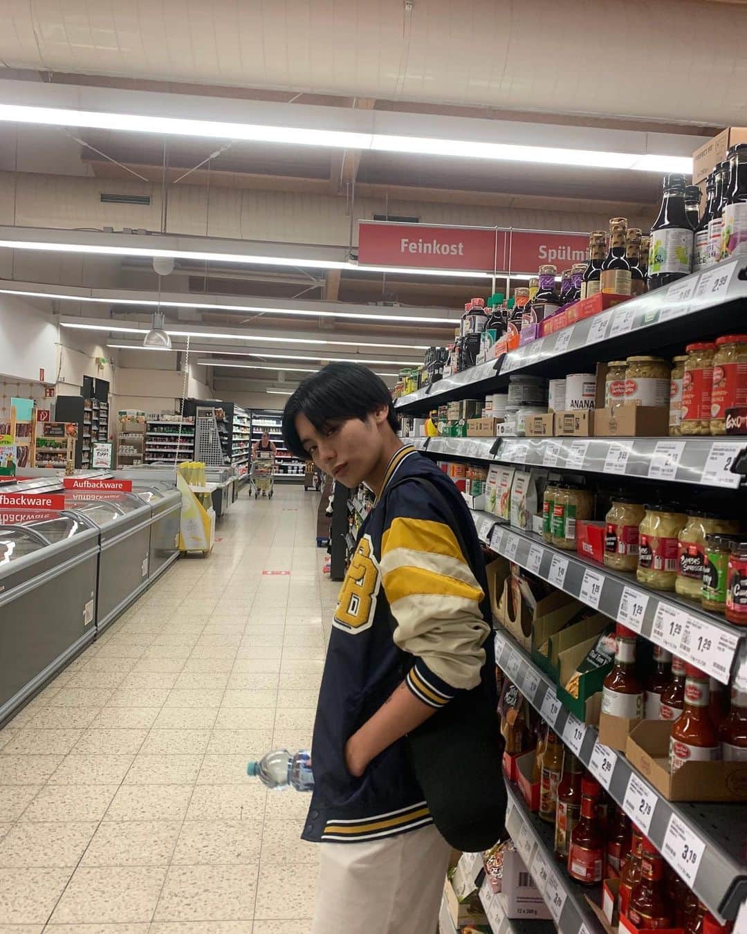 夢だんだんのインスタグラム：「これマルエツだと考えたら笑ってきた Supermercat??Lol」