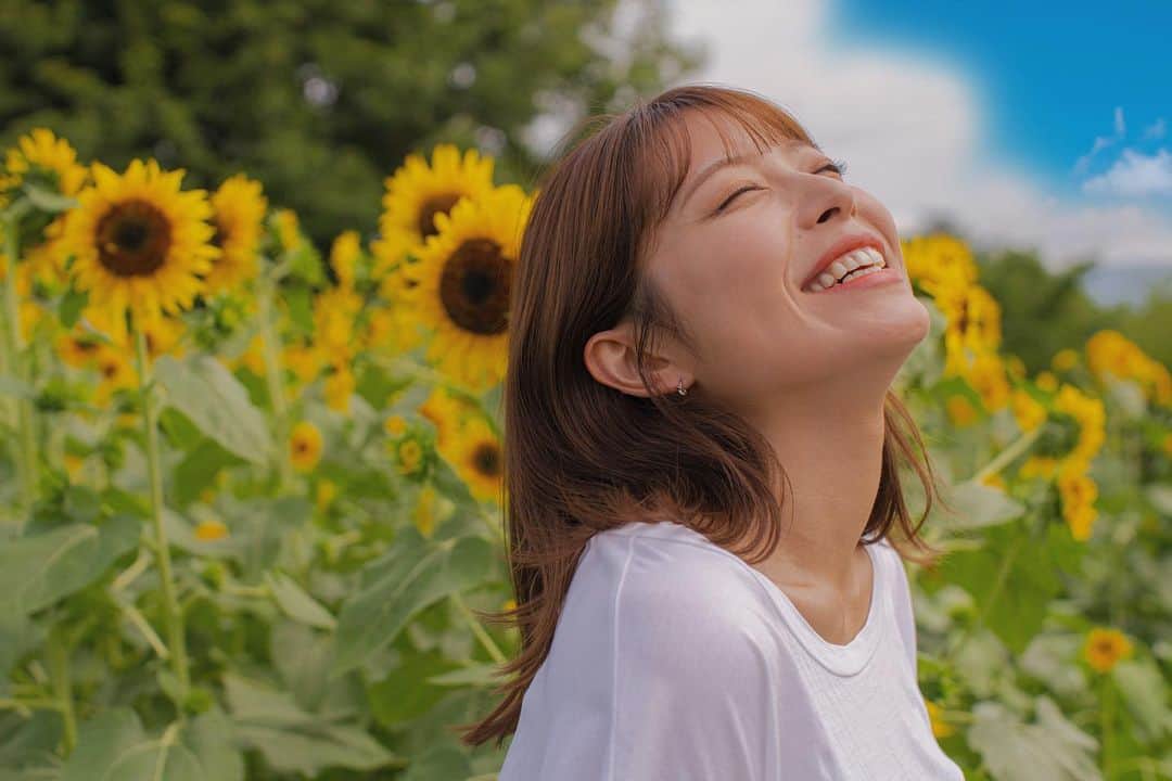 寺田安裕香のインスタグラム：「🌻 ⁡ 夏〜！！！🌈 大好きな向日葵と 撮っていただきました☺︎ ⁡ @mimizukuponta さん ありがとうございます📷 ⁡ ⁡ ⁡ ⁡ ⁡ ⁡ ⁡ ⁡ ⁡ #夏 #ひまわり #写真 #ポートレート #撮影 #ポートレート撮影 #カメラ #japan #japanesegirl  #summer #flowers #sun #좋아요 #팔로미#추억#일상룩 #오오티디#패션#데일리룩 #漂亮 #赞 #粉我 #followｍe」