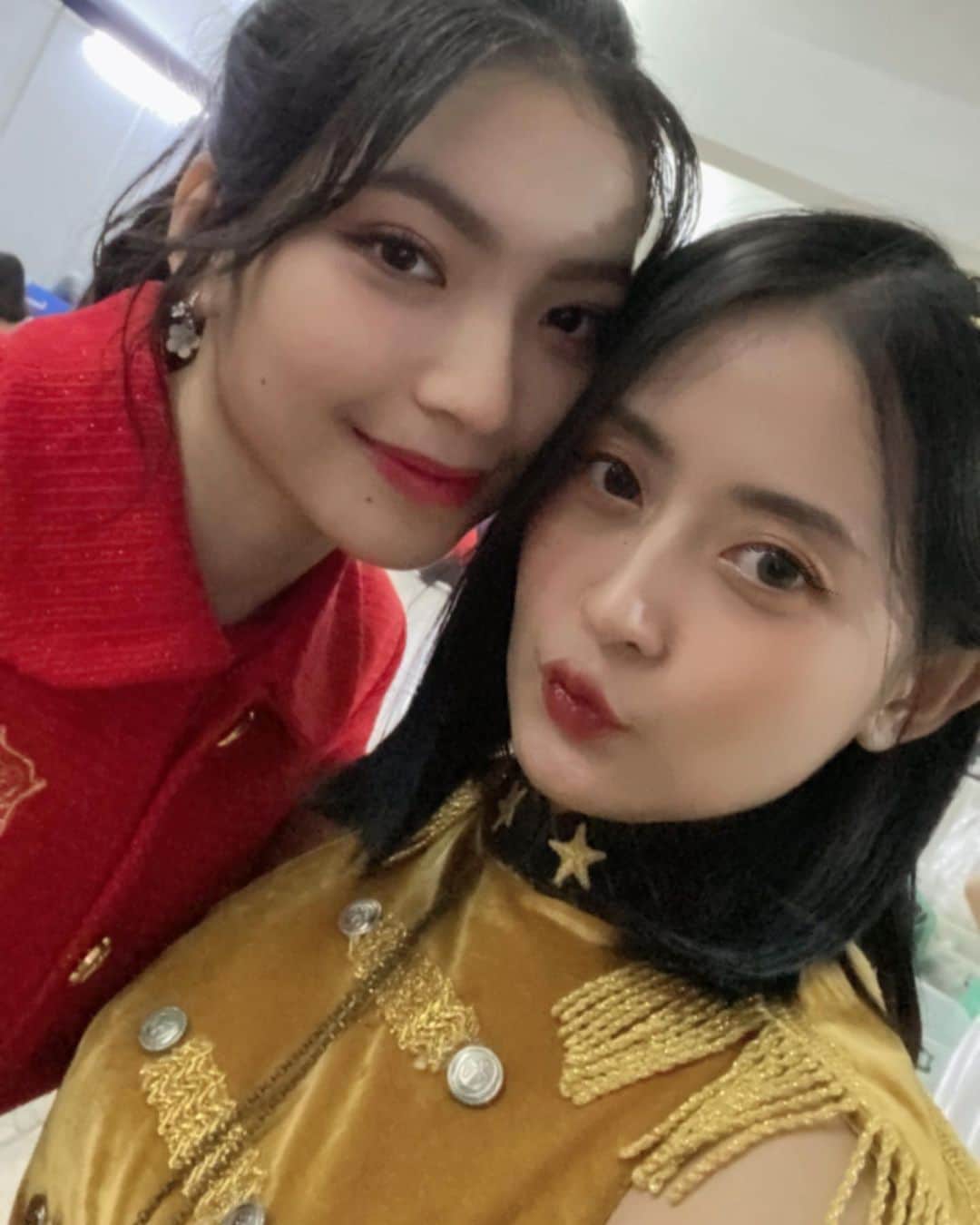 ナタリアさんのインスタグラム写真 - (ナタリアInstagram)「Okeee acara ini tepat 1 minggu yg lalu heheh Love love ❤️💙  #jkt4810thannivconcert」8月13日 20時08分 - nananat