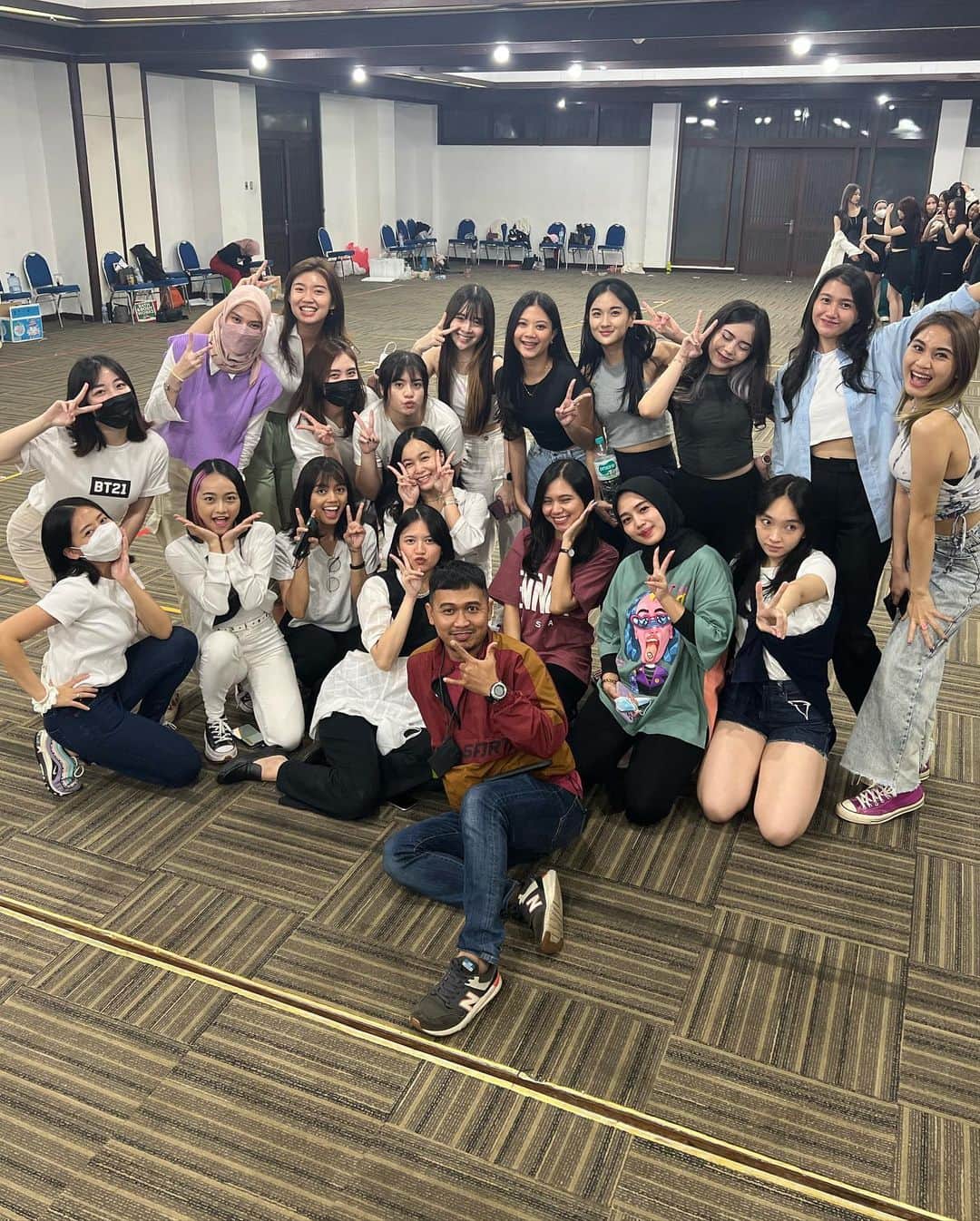 ナタリアさんのインスタグラム写真 - (ナタリアInstagram)「Okeee acara ini tepat 1 minggu yg lalu heheh Love love ❤️💙  #jkt4810thannivconcert」8月13日 20時08分 - nananat