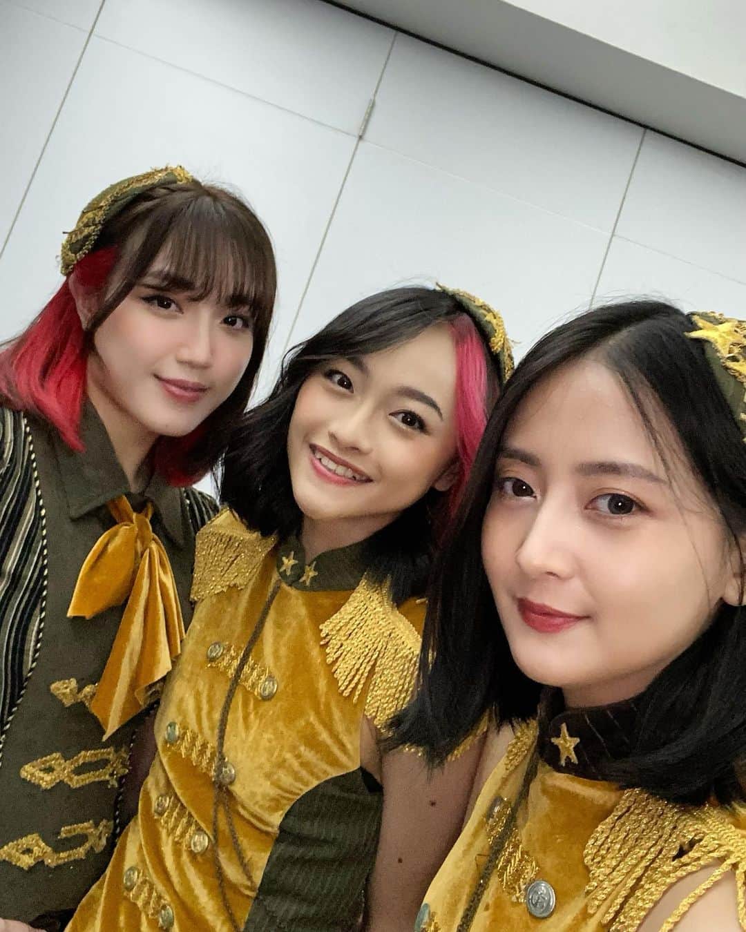 ナタリアさんのインスタグラム写真 - (ナタリアInstagram)「Okeee acara ini tepat 1 minggu yg lalu heheh Love love ❤️💙  #jkt4810thannivconcert」8月13日 20時08分 - nananat