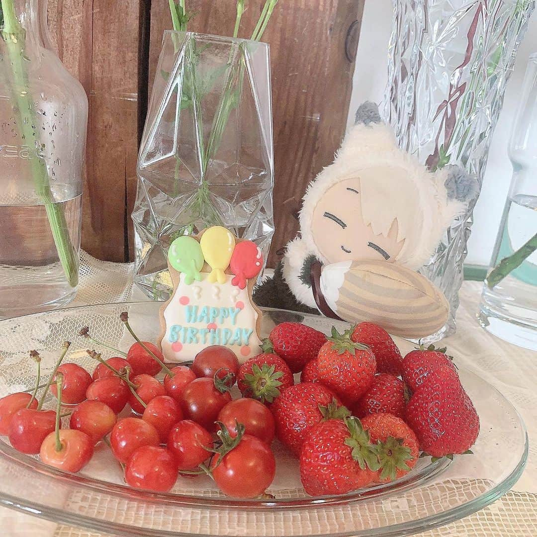 のインスタグラム：「🍓 🎂 🍒 🎈  載せるタイミング逃した棗巳波生誕祭2022   楽さんの誕生日もあと少しだし、アイドリッシュセブン7周年まであと7日😭！  毎日生きるのが楽しい( ; ; )‪‪🤍   #推しのいる生活  #推し活  #推し事  #棗巳波  #アイドリッシュセブン  #idolish7  #zool  #ぬい撮り  #可愛い  #instagood  #instadaily  #love」