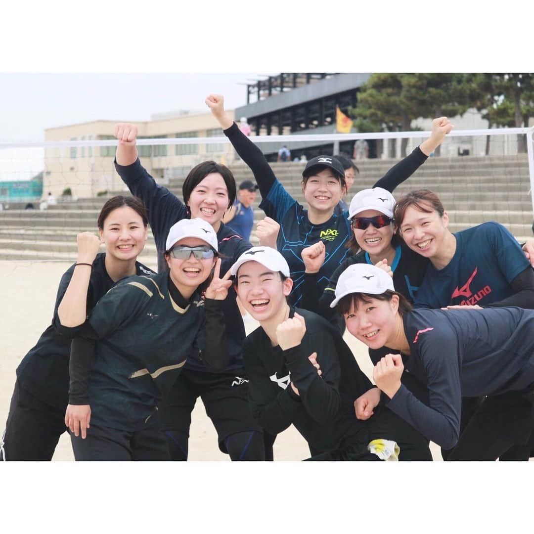 大竹里歩のインスタグラム：「🏖 久光SPRINGSの夏𓇼𓆡𓆉  みんなでビーチバレー🤍  しんごさんのボール取った瞬間が チーム全員１番盛り上がりましたっ🤭💓  #MVPたけさん #大エースわかさん #しんごさんの全力疾走 #久光スプリングス」