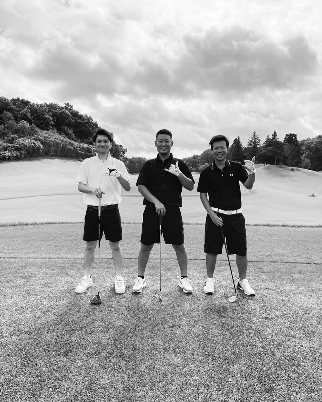中田de翔のインスタグラム：「. この3人で朝から夜まで遊んだのは3年振り . #ゴルフ #はじめました #ゴルフ歴2ヶ月 #楽しくてどハマり中」