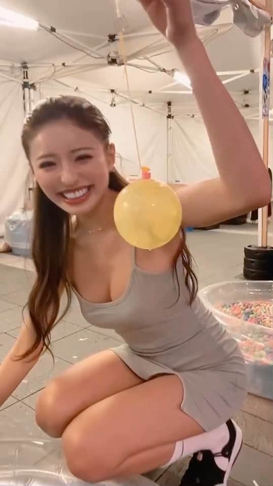 MIYABIのインスタグラム：「夏と言ったらお祭りだね🪀🧡  定員さんが取りやすいようにしてくれて、2個目は取れなかったのに大サービスしてくれました🥹🙏  優し〜💜💜💜 ありがとう御座いました🥰  最後はミヤビらしいねっ🤭  #夏祭り  #サイバージャパン」