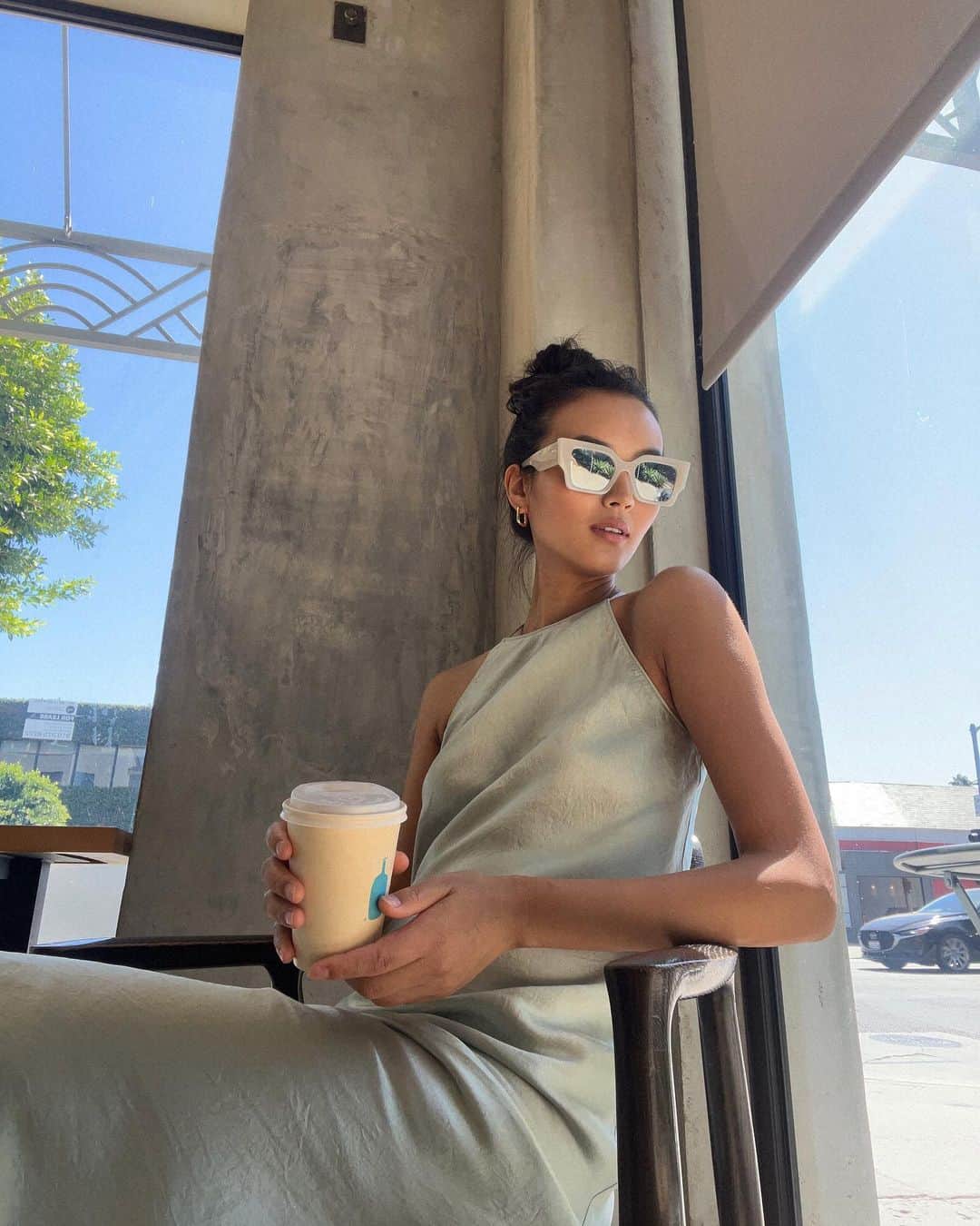 ルピン・ワンのインスタグラム：「Hot days , stay cool 🌴」