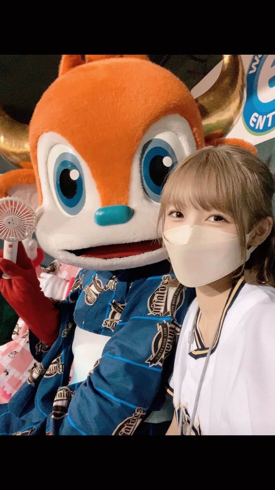 MIYUのインスタグラム：「⁡ ⁡ 最後に心の声がもれてしまっている バファローブルくんとの動画🍙🧡 ⁡ ⁡ ⁡ 前にTikTokを一緒に撮影した時に 撮りました〜🫶🏻✨ ⁡ ⁡ ⁡ 毎日愛おしいお兄ちゃん🐮💫 ⁡ ⁡ ⁡ 今日は絶対に勝って、 ホームゲームを迎えましょう🔥🔥 ⁡ ⁡ ⁡ ⁡ #オリックス #Bs2022 #BsGirls #オリ姫 #野球 #プロ野球 #オリックスバファローズ  #野球女子 #野球好き #ユニフォーム女子  #baseball #ORIX #Buffaloes #MIYU #miyu_337  #🐼」