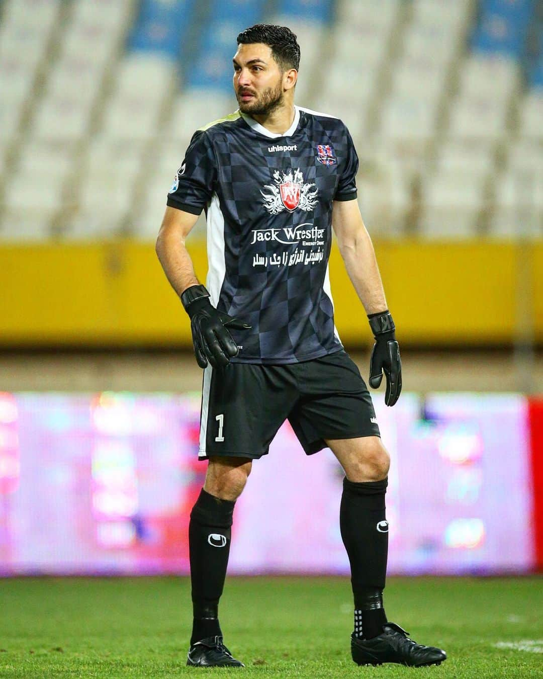 アリレザ・ハギギのインスタグラム：「Back To Office… ⚽️🧤🥅🏁」