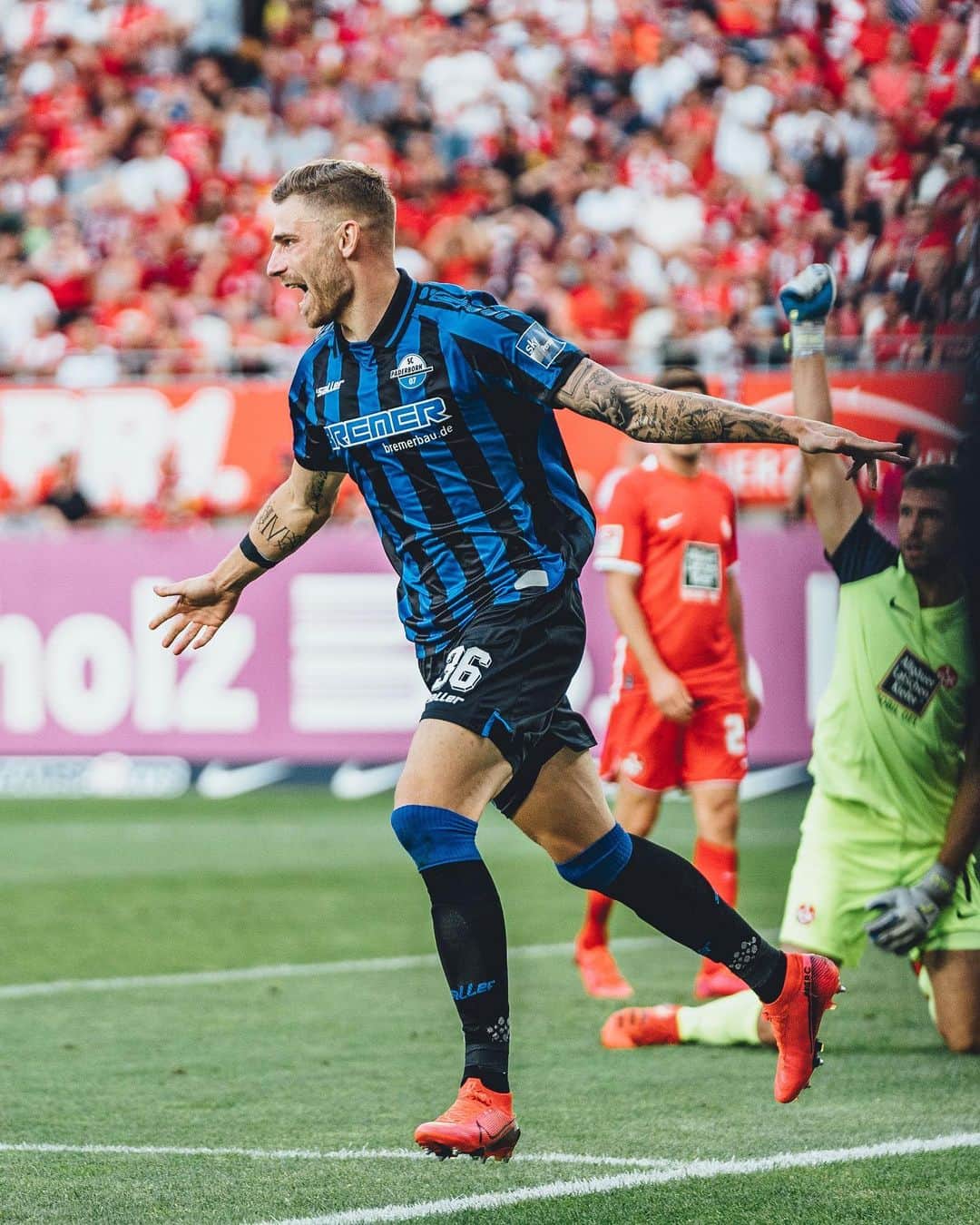 フェリックス・プラッテのインスタグラム：「3 Punkte vom Betze 💪🏼🔥 Weiter geht’s! 🔵⚫️   #nevergiveup   📸 @bahhokara」