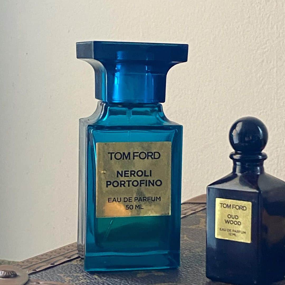 風間ゆみえのインスタグラム：「重ねた香りがいいこの2本  NEROLI PORTFINO OUD WOOD  @tomfordbeauty」