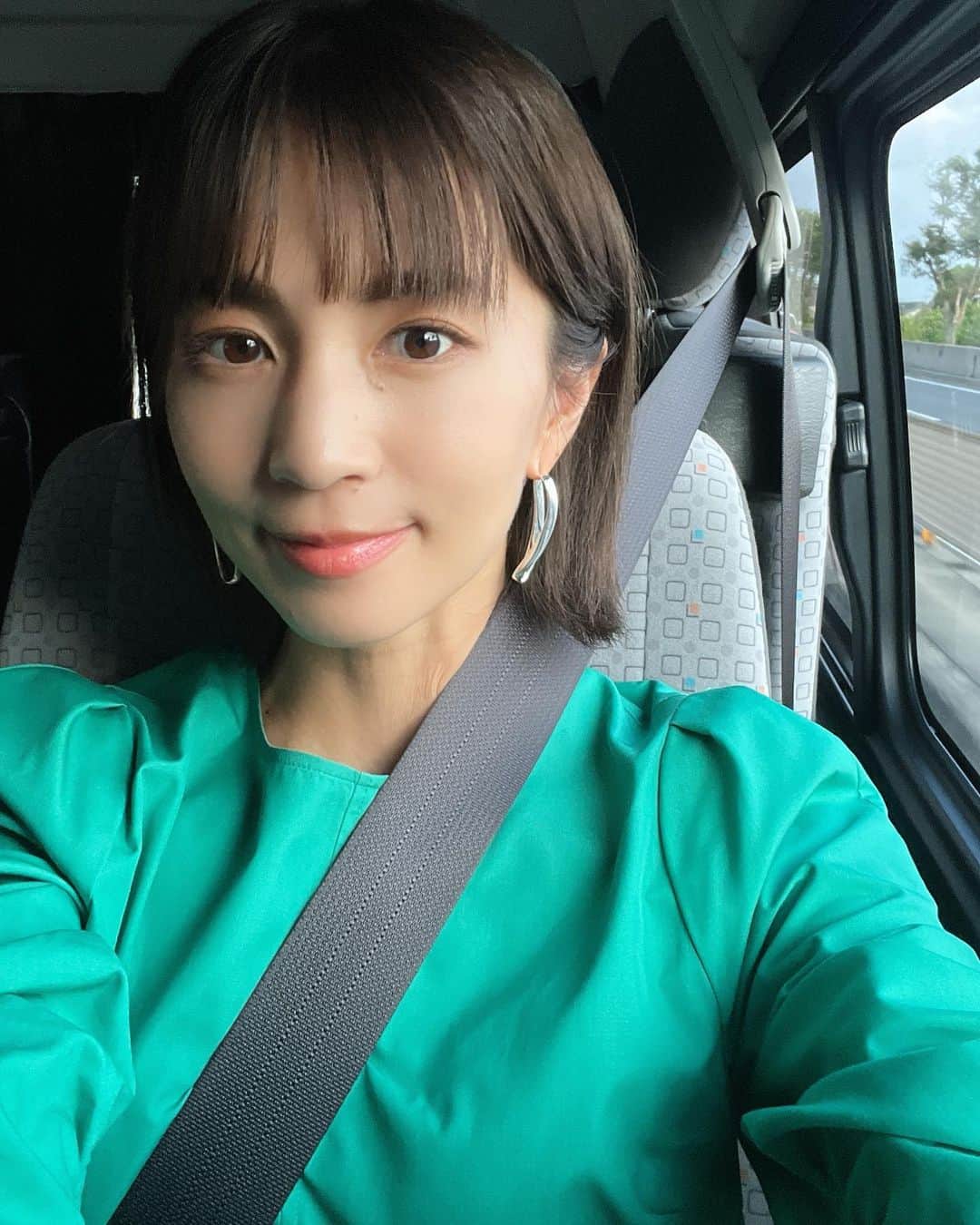 のインスタグラム：「西陽✨✨✨  本日はロケ終了✨  たのしいなぁ。。。  色んな場所に出逢えることに感謝やなぁ。。。  #shooting #travel #green #sunset #すぐ日焼けするひと」