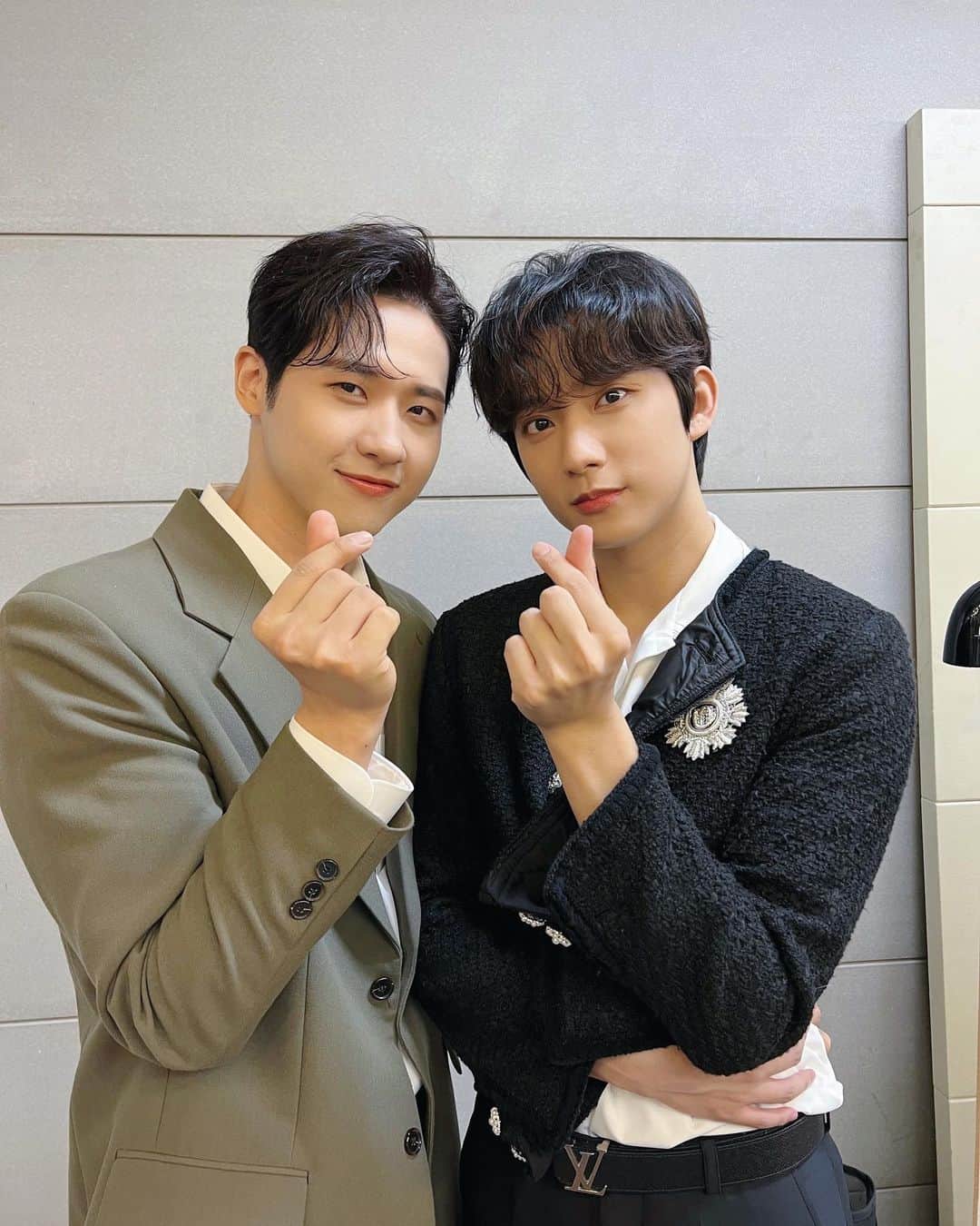 シヌ のインスタグラム：「우리 똥개 생일 축하해❤️ #B1A4 #공찬 #바나에게_물들어가는_공찬데이」