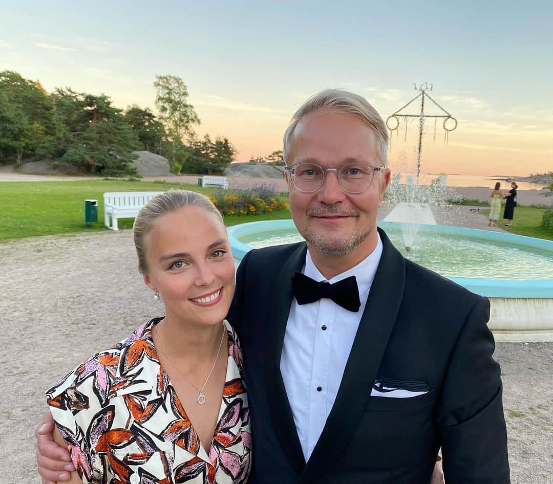 キーラ・コルピのインスタグラム：「Ihanat häät Hangossa🌞 Kiitos Beata & Mikko 💞💘💖」