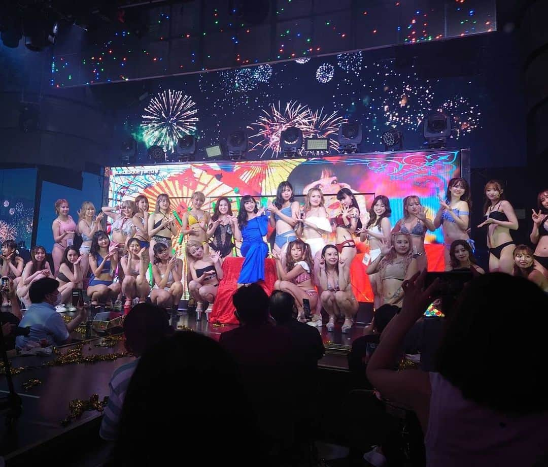 さゆりのインスタグラム：「改めて、8/9バースデーイベント ありがとうございました！ ⁡ 幸せ＝好きな事をやる ではないけれど 好きな事をやる＝幸せ だし、幸せ以上のものがあるって 知ることができました 観に来て下さった皆様のおかげです。 ⁡ SPパフォーマンスメンバーをはじめ 出演キャストの皆様には たくさんご協力を頂きましたし スタッフさんも、わざわざ 出勤希望を出して下さったりして なんて恵まれているんだ…と😢 ⁡ お客様への個別のお礼はストーリーの方に まとめさせていただきました！ 見て下さったら嬉しいです💓 ⁡ 感想もとても嬉しかったですし 素敵な写真や動画もたくさん頂いて… まだまだ幸せが続いています。 しばらくupさせて下さい💓 ⁡ ⁡ バーレスクガールとしては まだまだダメダメな私で… ちゃんと期待に応えられるような人に なりたかったなと 不甲斐ない気持ちもありますが それはまた日々頑張るしかないので💪🏼 これからも応援して頂けたら嬉しいです。 ⁡ ⁡ ⁡」