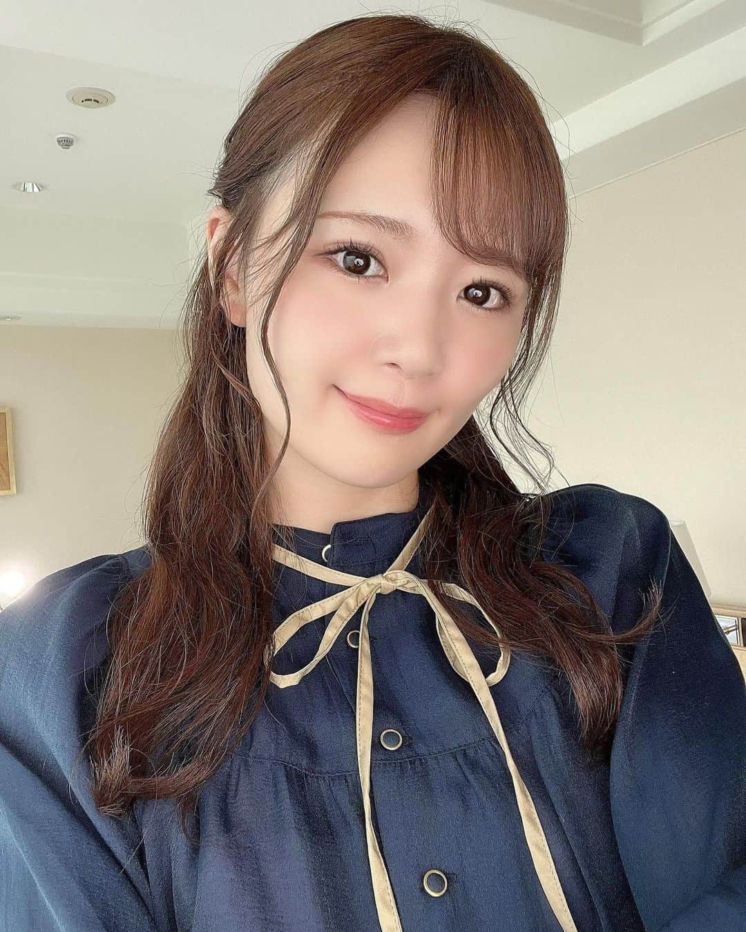 結城のののインスタグラム：「こんにちはっ💙　私の夏休みはあまり外出ずお家でゆっくりしてますみんなは何してますか🎐？」