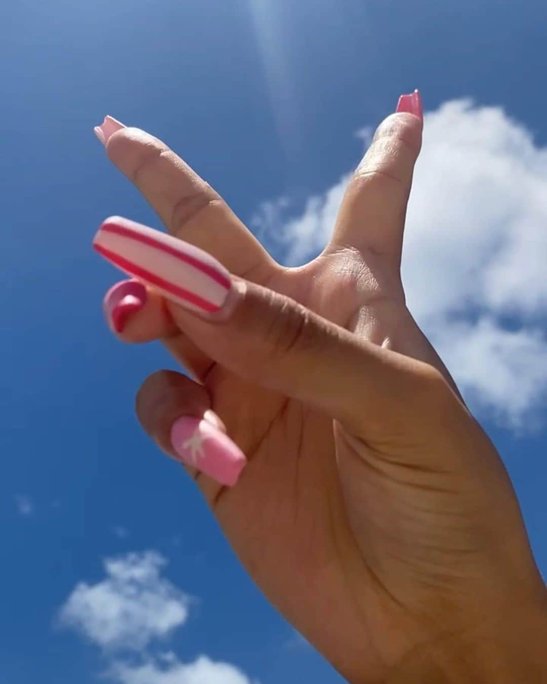 響のインスタグラム：「💙☁️💙☁️💙☁️💙☁️💙☁️  去年の夏の沖縄🌺🌈  来年はおうちゃんも一緒に沖縄行こうね〜❤️ お風呂好きみたいだから海も好きになってくれたらいいなぁ🐳  #沖縄#沖縄旅行#沖縄観光 #okinawa#sea」