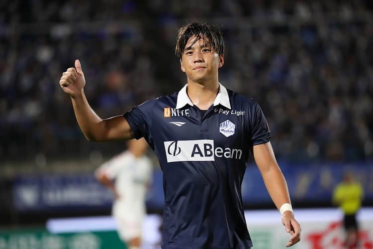 山田康太のインスタグラム：「3連勝  強いメンタリティーをホームで見せれたと思ってます。 これを毎試合やれるように日々求めあってやっていきます。 久々にホームでゴール決めれてよかった🔵⚪️」