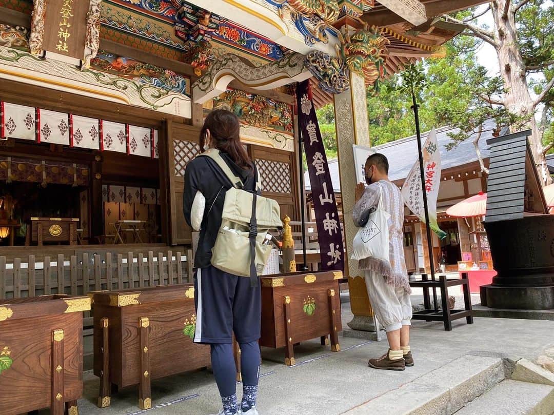 のインスタグラム：「和楽器バンドFC真八重流にて登山部復活！！ 我が故郷、埼玉県は秩父に行ってきたよ。宝登山なる山に登ってきたけれども、今回はアクシデントもあり、どうなる登山部…。 #和楽器バンド　#亜沙　#神永大輔 #埼玉県　#秩父　#宝登山」