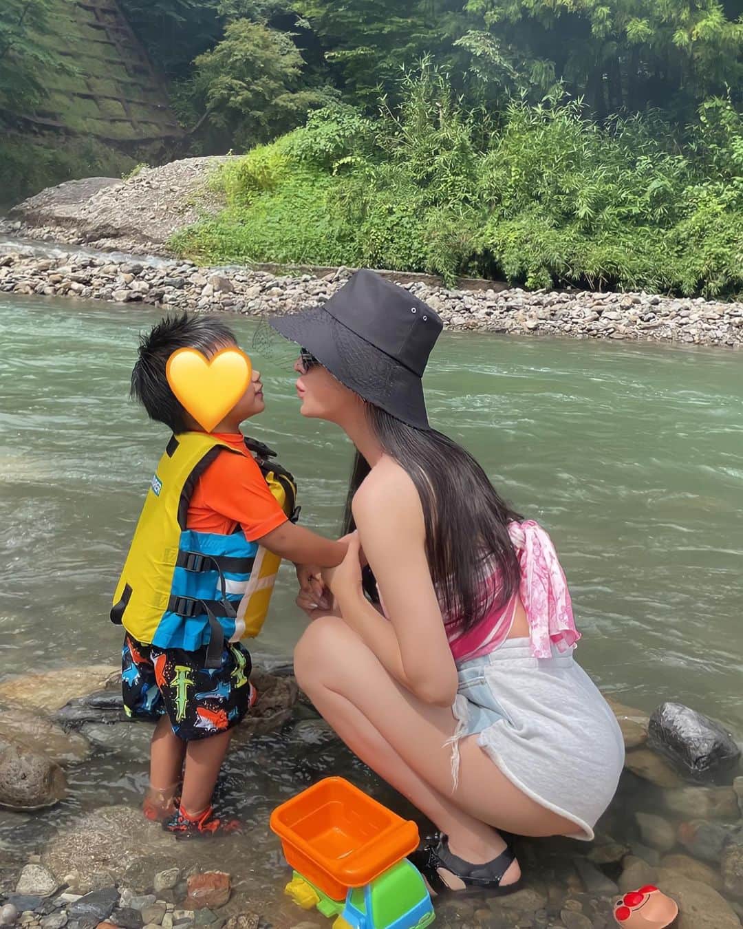 megbabyのインスタグラム：「ちいさな彼氏と夏休み⛱🩴🍉💛  朝からたっぷり遊べる体力モンスターさん🦖🔥 私も体力つけなきゃ🤪🏋🏻‍♀️」