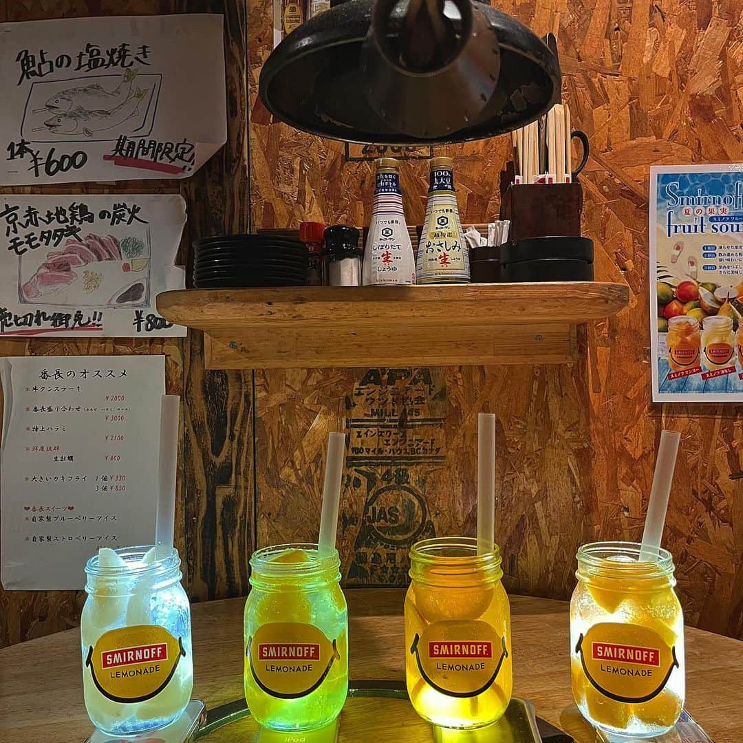 海千山千番長なんば店〈公式〉のインスタグラム：「季節限定ドリンク🌺スミノフオレンジ🍊、スミノフ梨🍐、スミノフマンゴー🥭、スミノフパイン🍍好評発売中です🌟 果実まるごと写真映え☆追いスミノフをするごとに美味しさが増します！  #海千山千番長#裏難波店#GEMS難波店#エルカナヤ#裏難波グルメ#焼肉#焼き鳥#浜焼き#お刺身#なんでもあります#道具屋筋#難波千日前#でかい#水槽が#目印です #昼飲み #半額＃フルーツサワー#スミノフ＃映えドリンク」