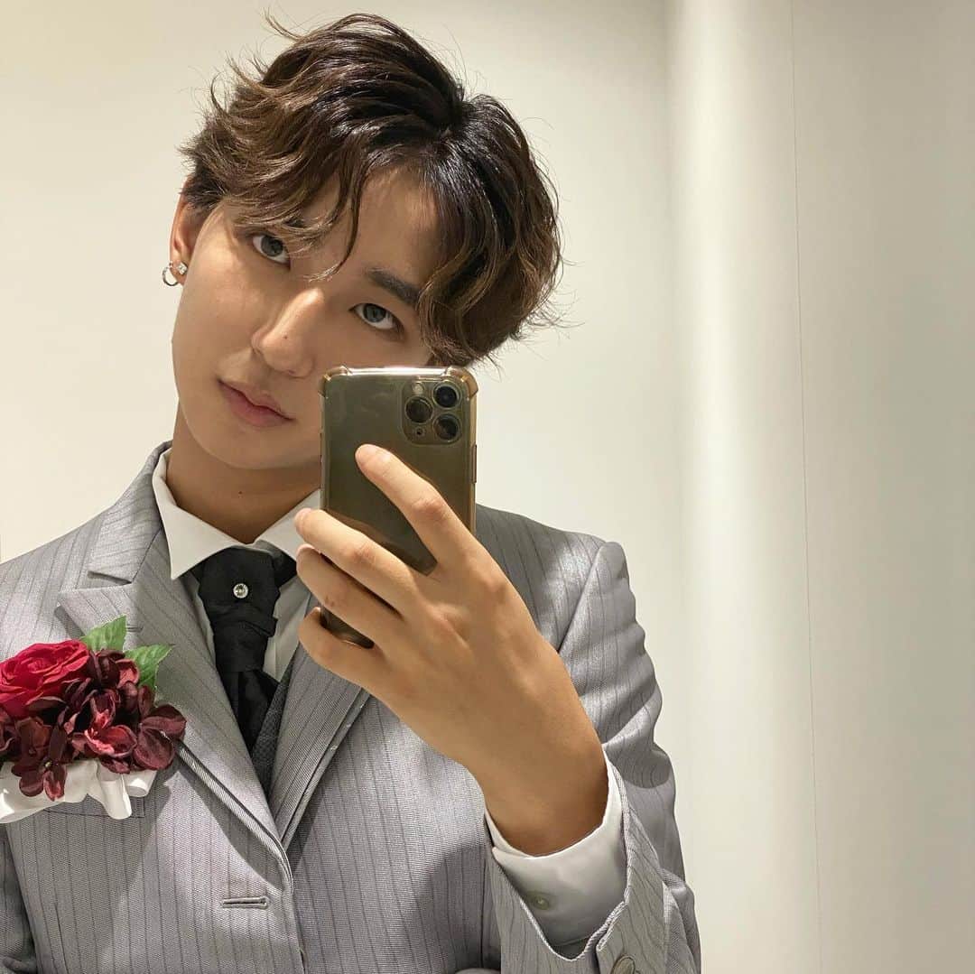 上野裕次郎のインスタグラム：「🥀🐺🤵🏼‍♂️ @momo_by_team.momo ←hair make&make」
