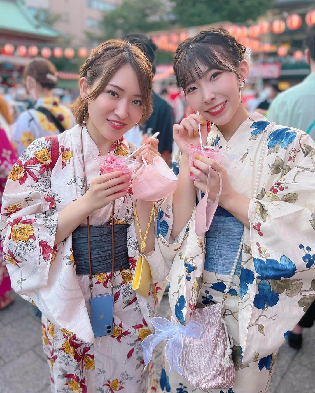 岩佐美咲のインスタグラム：「まゆみと神田明神納涼祭り🤝　　　　　　　 プライベートで浴衣着たの初めてかも…？？　　　　　　　　　　　　　　　　 偶然ほぼ色違いな浴衣でいいバランスでした😂　　　　　　　　　　　　　　 2人の写真は見知らぬ外国人紳士が撮ってくださいました。てんきゅー　　　 輪になって盆踊りして完全に夏の思い出になりました。　　　　　　　　　　 　　　　　　　 　　　　　　　　　　　　　　　　　　　　 #浴衣 #お祭り #神田明神 #神田明神納涼祭り #祭り #兵児帯 #夏 #夏祭り #浴衣ヘア #浴衣ヘアアレンジ #浴衣女子」