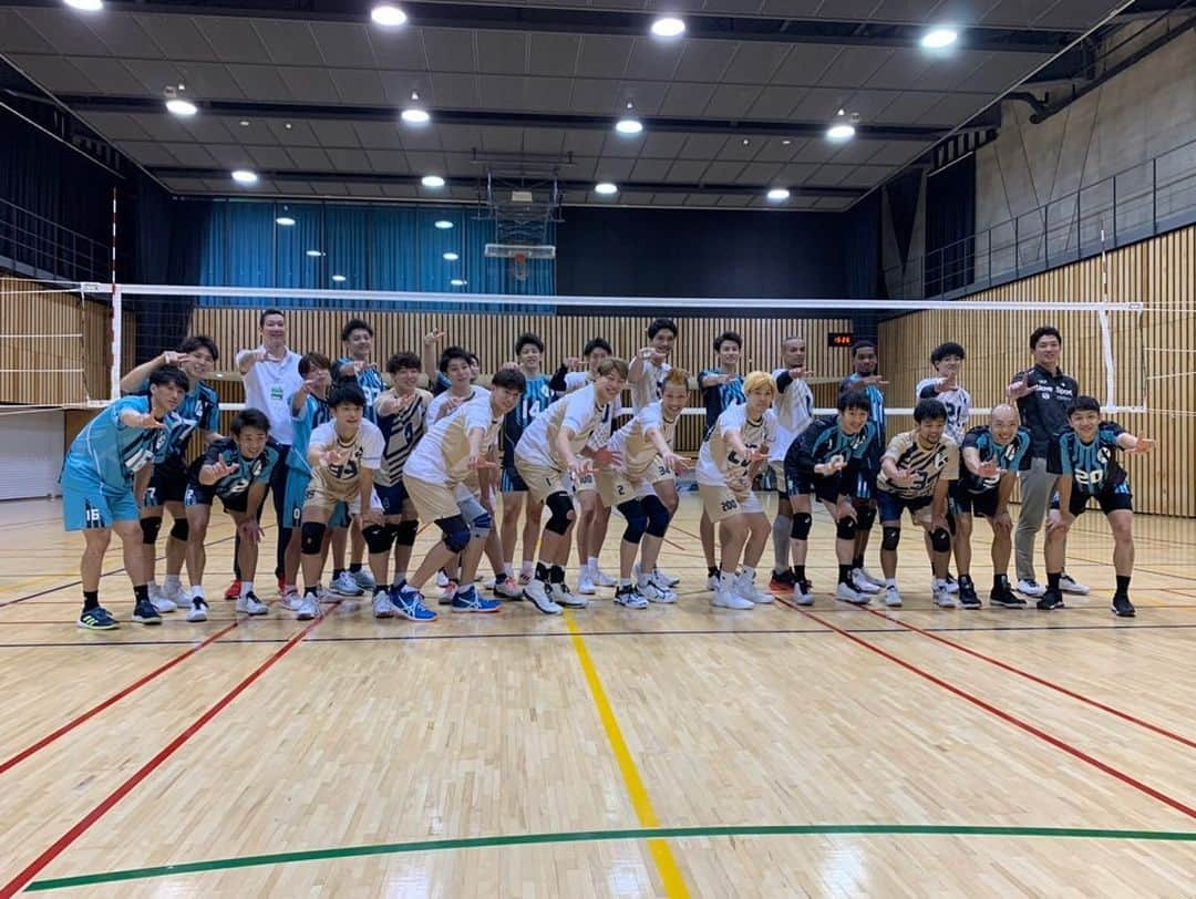 市川健太さんのインスタグラム写真 - (市川健太Instagram)「#ハイキュー_vリーグ   ご来場頂いた方もオンラインで観戦頂いた方もありがとうございました。  もっともっとハイキューとコラボしたいなあ〜🫢  「どや。俺の仲間すごいやろ。」  (ごめんなさい調子乗りました😤)」8月14日 21時47分 - n1k0n1k0.0406