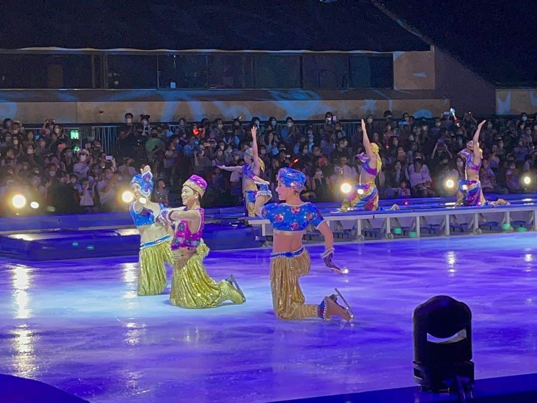 澤田亜紀さんのインスタグラム写真 - (澤田亜紀Instagram)「久しぶりのディズニーオンアイス⛸ 👧もスケートがちょっと出来るので、楽しそうに観てました👏👏 推しがフォーク🍴やタツノオトシゴなので、危うくミッキーがスケートしてるところを撮り損ねるところでした笑 楽しい時間をありがとう🥰🥰  #disneyonice   #osaka   #figureskating   #ディズニーオンアイス  #大阪公演  #フィギュアスケート  #推しは推せる時に推せ   #親バカ」8月14日 21時57分 - aki_sawada_107