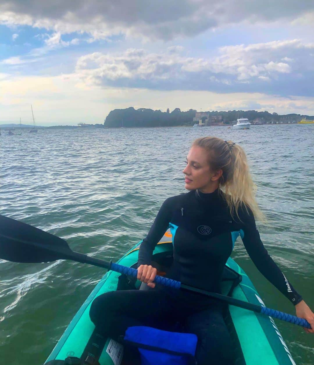 バール・パリーのインスタグラム：「Row, row, row your 🛶 🌊」