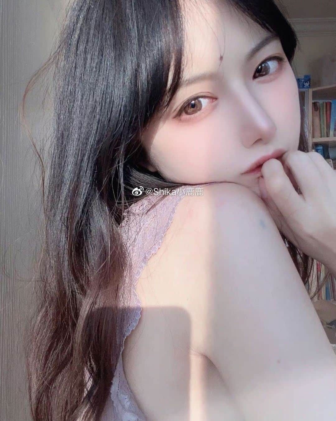 shikaのインスタグラム：「黄昏がいちばん美しいときだ！  #美人 #modellife #写真 #自撮り #自撮り女子」