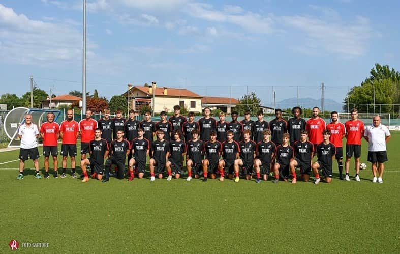 ルカ・リゴーニのインスタグラム：「La vita è piena di avventure formidabili e questo è il momento di iniziarne una nuova ❕❗️ #under17#LRvicenza#Mister」