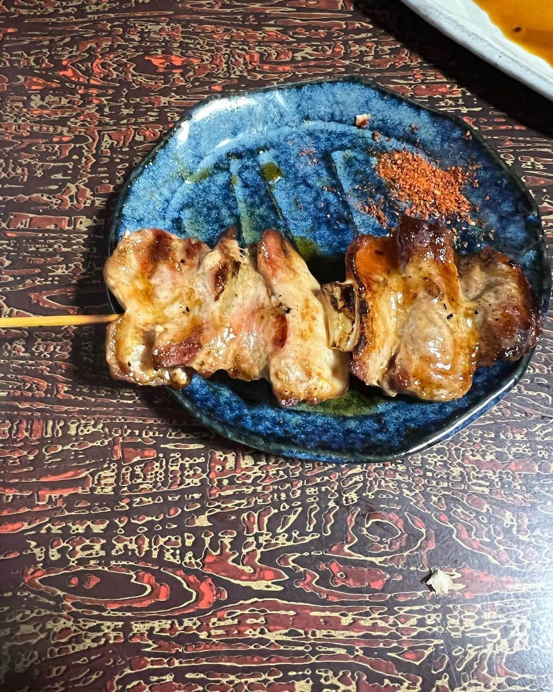 中村晃さんのインスタグラム写真 - (中村晃Instagram)「旭川行った時に新子焼きを食べてみたくて入った渋い焼き鳥屋さん。 さくっと1時間くらいで食べ終わって次の日に備えましたが。  「べてい焼鳥店」  鳥も美味しいですが、タレがなんとも言えない美味しさでした！ また行きたい👌  #新子焼き #焼鳥 #旭川 #ふらりーと  #べてい焼鳥店  #タレが絶品  #安くて旨い #Kingjoker #牧原大成 #熱男？」8月15日 12時05分 - akira.nakamura7