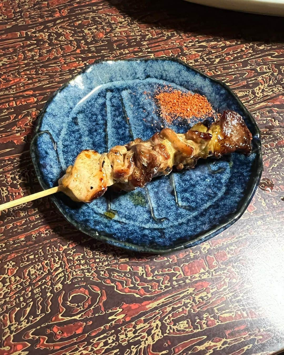 中村晃さんのインスタグラム写真 - (中村晃Instagram)「旭川行った時に新子焼きを食べてみたくて入った渋い焼き鳥屋さん。 さくっと1時間くらいで食べ終わって次の日に備えましたが。  「べてい焼鳥店」  鳥も美味しいですが、タレがなんとも言えない美味しさでした！ また行きたい👌  #新子焼き #焼鳥 #旭川 #ふらりーと  #べてい焼鳥店  #タレが絶品  #安くて旨い #Kingjoker #牧原大成 #熱男？」8月15日 12時05分 - akira.nakamura7