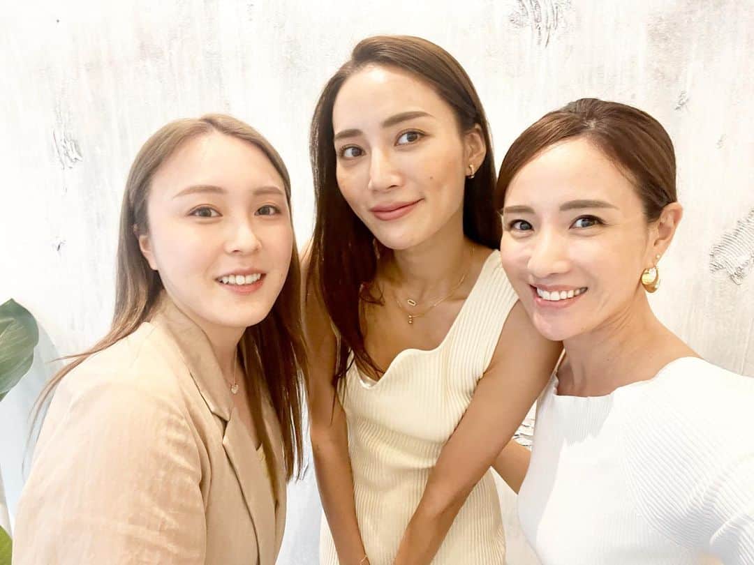 のインスタグラム：「【秋定 新連載のお知らせ】 雑誌『LEON 』web @leon_magazine   men'sbeautyを美女を招いて語り合う連載がスタートさせて頂きます。  1回目のゲストは 可愛い可愛いお2人。 @j__ms_99  @kathy_tan529   男性目線で間違えている美容や身だしなみについて  「それ違うんだよねぇ〜」 「勘違いしててビックリするよねぇ〜」  といった オトコのズレを語り合う企画です。  またUPしましたらお知らせします。  けいか&みそ ありがとう！」