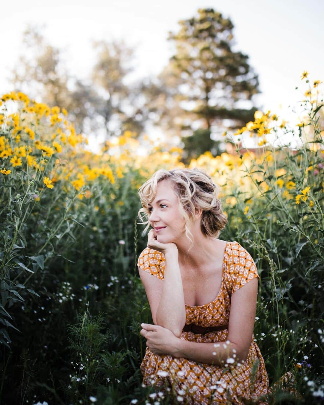 シャーロット・ケイト・フォックスのインスタグラム：「37!  Grateful to meet you.  Grateful to @shannonsteinackerphoto for this most beautiful portrait taken in our wild and weedy garden.  Thankful to my boys who love me in my overalls.  Thankful to @christian_monsen my partner in life, crime, drinking games and karaoke. Thanks for all the birthday wishes. ♥️」