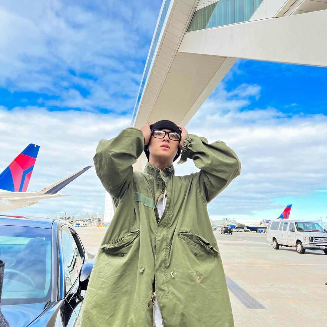 ミンギュのインスタグラム：「Enjoy tour flight bye #Seattle 🖤 see you soon #SanFrancisco」
