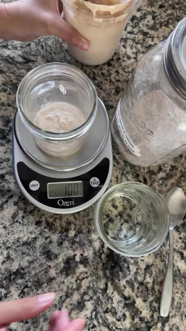 オリビア・タイのインスタグラム：「How to Feed Old Sourdough 🤣  Tips: make sure you’re using 100% whole grain whole wheat flour & you’ll only need to feed it ONCE. If you’re using other types of flours, you may have to feed it multiple times」