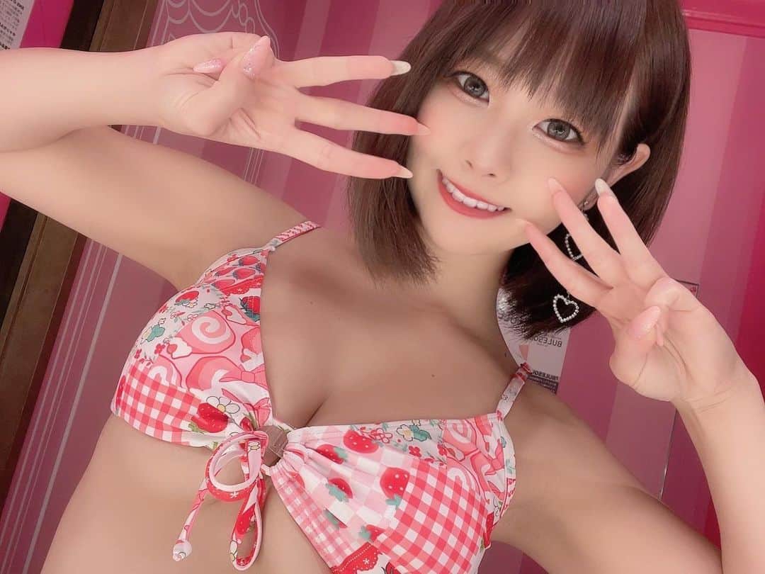 のインスタグラム：「数字は３が１番好き🥰 . .  #バーレスク大阪#バーレスク大阪えれな  #バーレスク#バーレスク東京 #北新地#大阪観光  #ショートカット  #ショートヘア#ショートヘアー女子  #童顔女子#ロリ#キャバ嬢 #アイドル#ショークラブ #ロリ巨乳#ショーパブ #グラビア撮影 #ロリ顔 #大阪#梅田#ショートヘアー  #グラドル自撮り部 #童顔巨乳 #エンタメ活動を止めない  #burlesque#burlesqueosaka #burlesquetokyo#gravureidol  #gravure#japanesegirl」