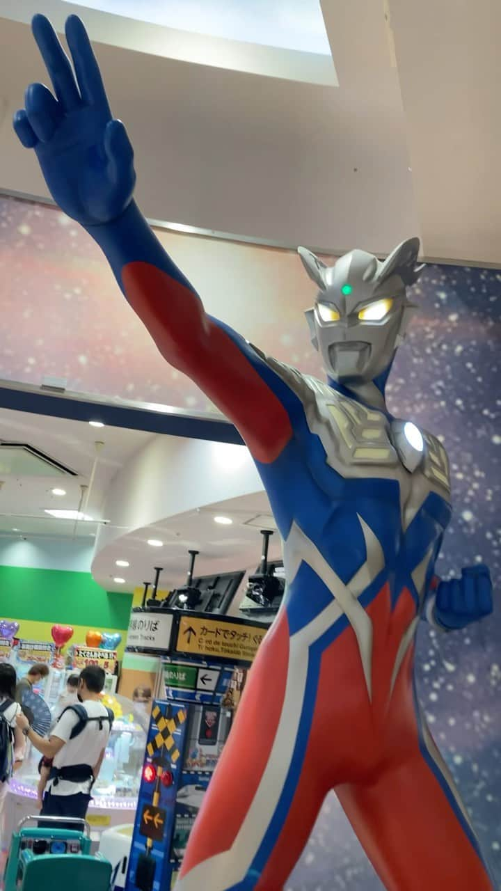 長谷部瞳のインスタグラム：「今年はウルトラマンジード5周年👨‍👦🧬 あっという間だねぇ✨  あなたは、お父さんと仲良し？☺️  #ウルトラマンジード #ウルトラマンゼロ #ウルトラアスレチック #ららぽーと横浜」