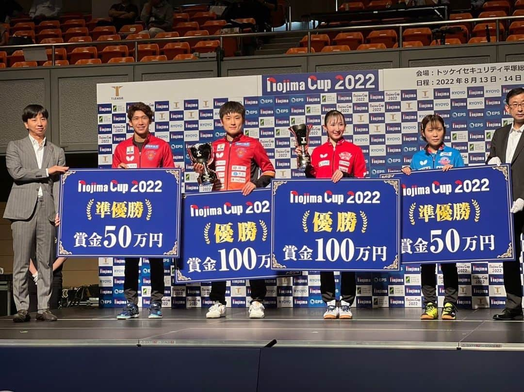 吉村真晴のインスタグラム：「Tリーグ個人戦•ノジマカップ2022は準優勝でした🥈  初戦から苦しい試合が続きましたが、決勝まで勝ち切ることが出来ました。 多くの観客に背中を押して頂けたおかげです。 ありがとうございました🙇‍♂️  決勝では、これからチームメイトになる智和との一戦。 強かった。  これから試合が続きます。 気持ちを切り替えて、来週のチェコ🇨🇿 パリオリンピック選考会と戦っていきます。 全力で楽しんでいきます！  #tリーグ  #ノジマカップ #琉球アスティーダ」