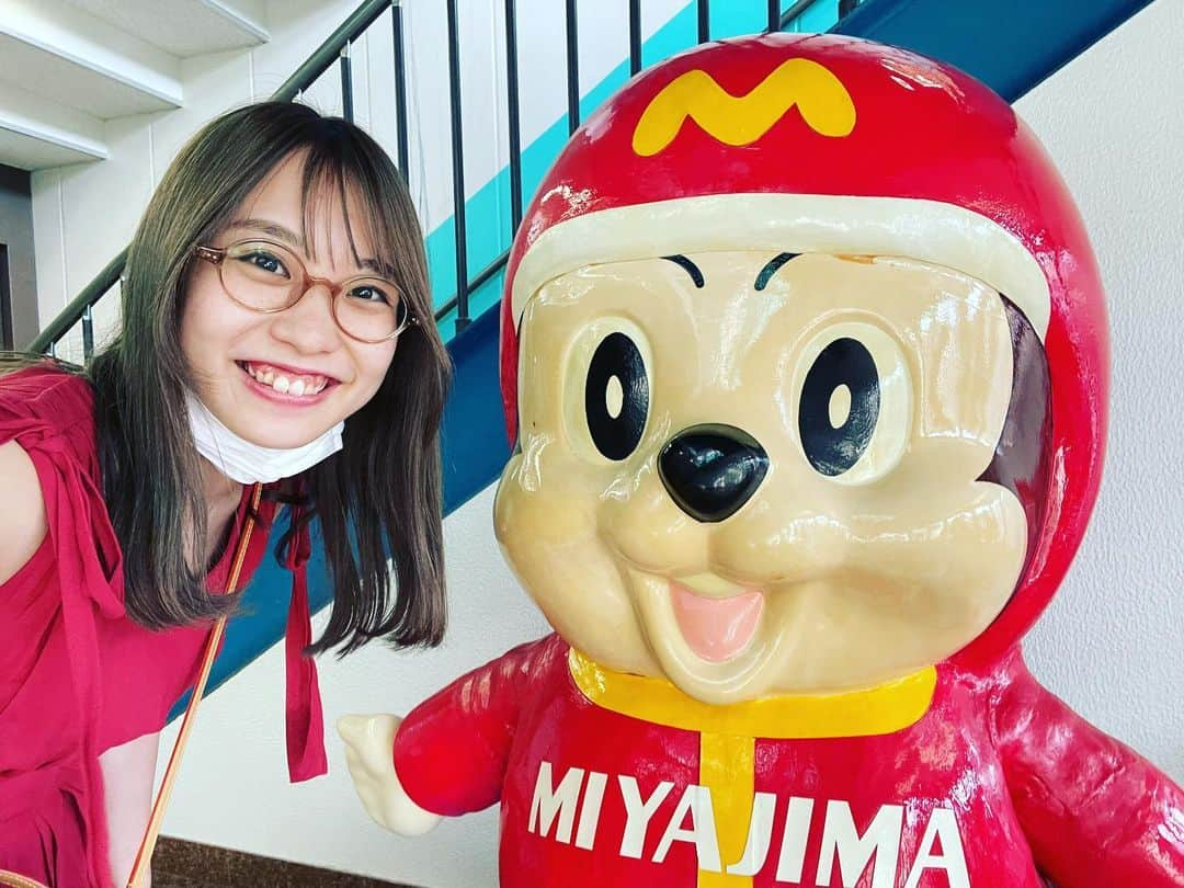 丸山奏子のインスタグラム：「ありがとー広島！！！！ みんな優しかったし、お腹も満たされた😋  幸せの余韻(自分土産)をこれから堪能するです。  またくる絶対くる！！！ 次は宮島にいって厳島神社見たいー！！！  #ボートレース宮島 #広島 #生牡蠣 #うにほーれん」