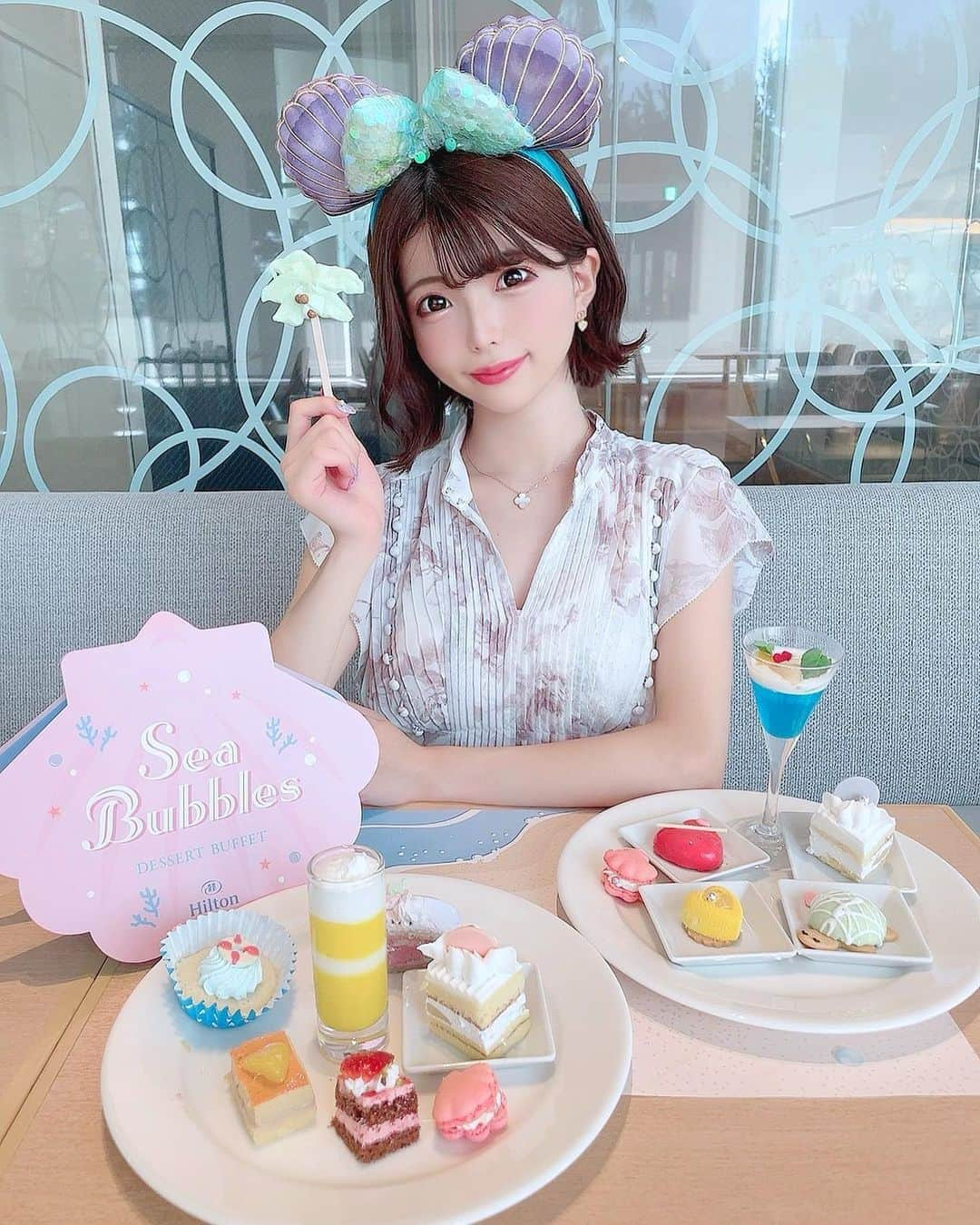 ななぷりんのインスタグラム：「ヒルトン東京ベイのラウンジオーに行ってきたよ🍰 アリエルをモチーフにしたビュッフェで可愛くて甘いスイーツが沢山食べれて幸せ過ぎた🥰」