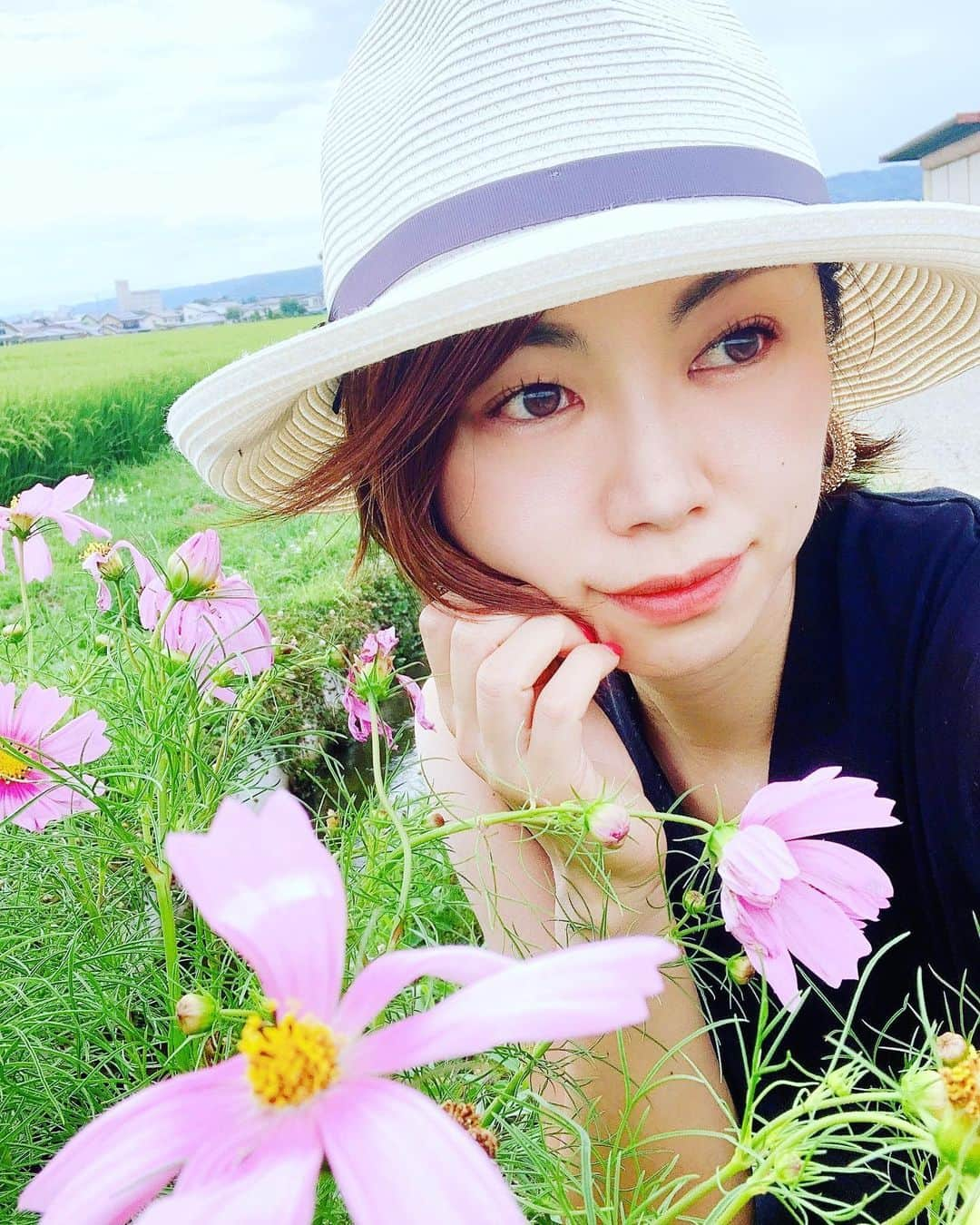 小林アナさんのインスタグラム写真 - (小林アナInstagram)「40歳　独身  そろそろ感じるのは  秋の気配と  新たな出会い  #シリーズリア充女」8月15日 20時35分 - genkobiribiri