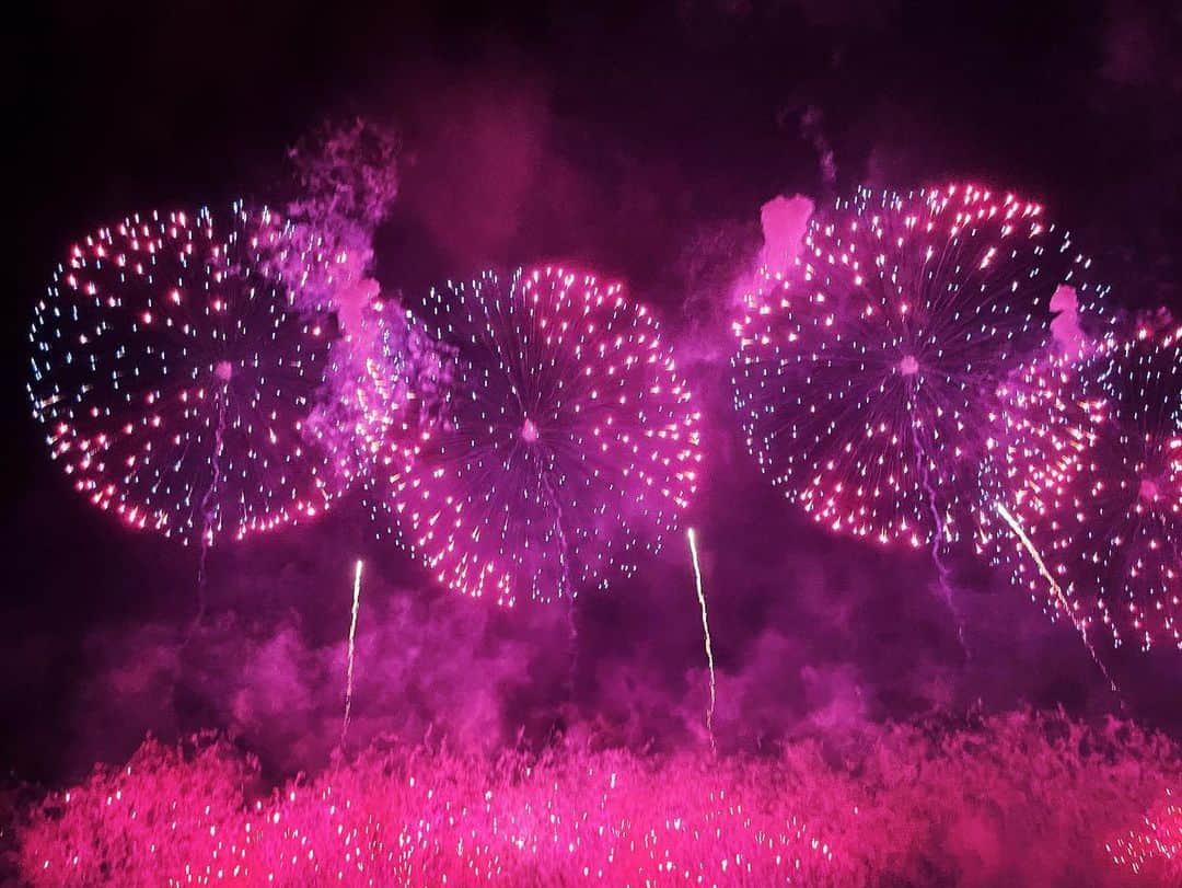 梶裕貴さんのインスタグラム写真 - (梶裕貴Instagram)「#長岡花火大会 ご縁あって観に行くことができました☺︎ 最高の夏の思い出！ 夜空の芸術。花火って、すごい。感動。」8月15日 20時41分 - yuki_kaji_official