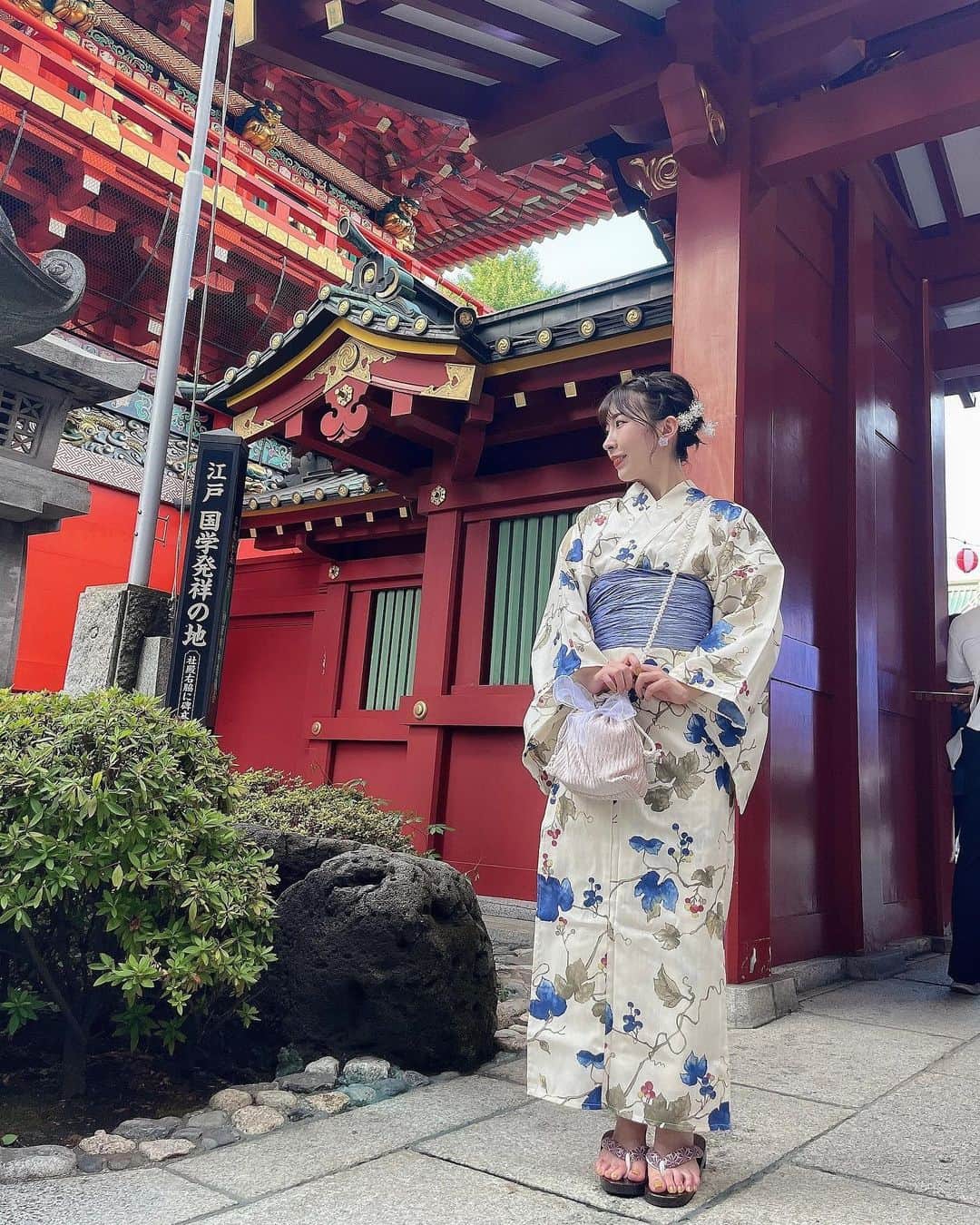 岩佐美咲のインスタグラム：「浴衣、無限に欲しくなる…全部可愛い…  兵児帯自分で結ぶの初めてだったけどすごく扱い易くて可愛い🫶　　　　　　 可愛く結べたけど後ろ撮るの忘れたからまた着て結んだらきっと撮ります。　　　　　　　　　　　　　　　　　　 浴衣に合わせる為にSHEINで買った巾着、700円也。　　　　　　　　　　　　　 　　　　　　　　　　　　　　　　　　　　 　　　　　　　　　　　　　　　　　　　　　　 #浴衣 #浴衣ヘア #浴衣ヘアアレンジ #浴衣女子 #夏祭り #お祭り #神田明神 #神田明神納涼祭り #夏 #浴衣コーデ #帯 #兵児帯 #shein #shein購入品」